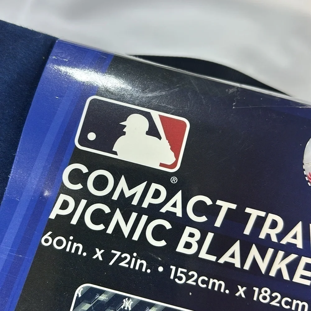 MLB New York Yankees Hexagon Stripe Picnic Blanket 60x72” travel blanket